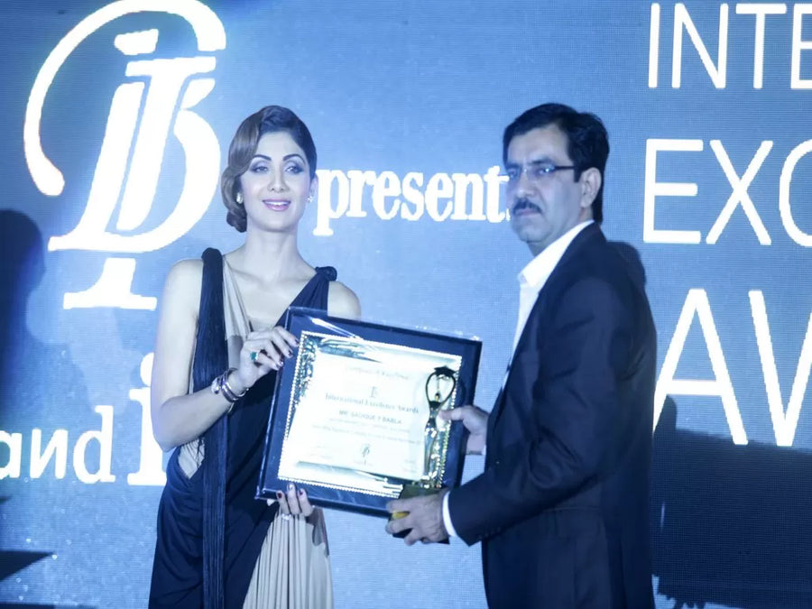 INTERNATIONAL EXCELLENCE AWARD, AT. HOTEL HOLIDAY INN, GOA 20 MARCH 2017